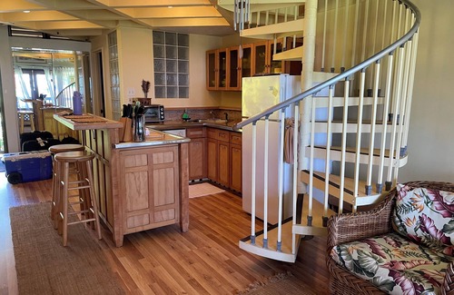 Maunaloa Condo | Beach view and easy beach access. Lovely Hawaiian- style loft condo with WiFi