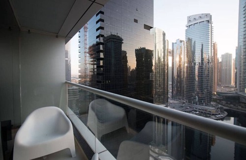 Jumeirah Lake Towers Apartment | Canal-Side Charm: Studio living at Dubai Arch
