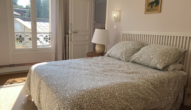 Bright family apartment with terrace - quiet near Paris