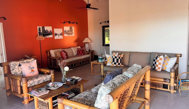 The Serene Getaway - Chic Private Room & Bath Near Grace Bay