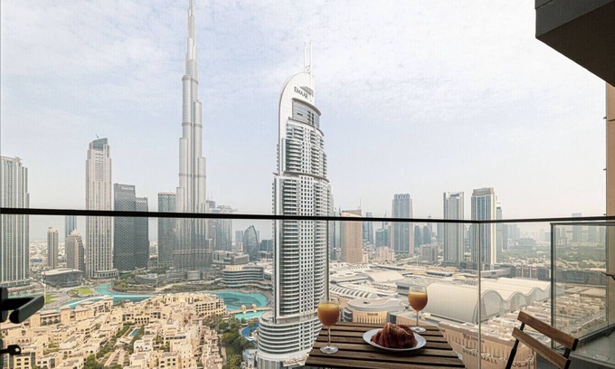 Downtown Dubai Apartment | New 2B | Burj Khalifa | Dubai Mall | 2 Pools | Gym