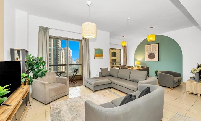 Jumeira 3 Hostel | Seaside hostels Marina view