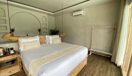  Panoramic Room with Lake View